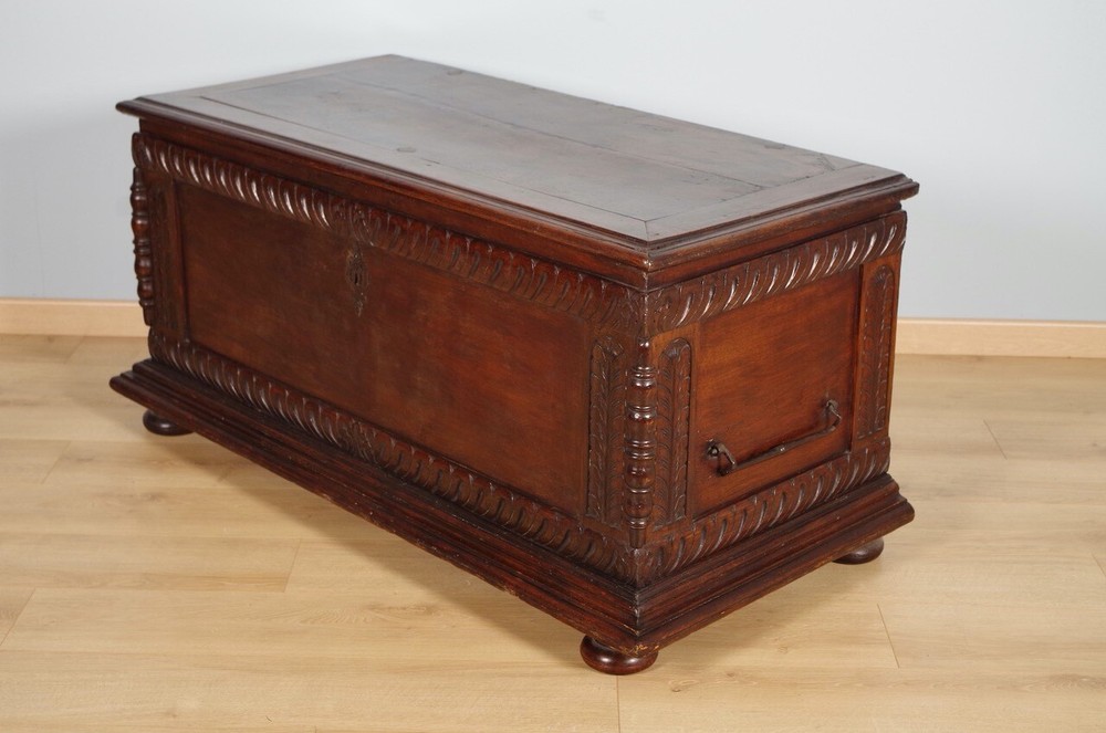Renaissance period chest