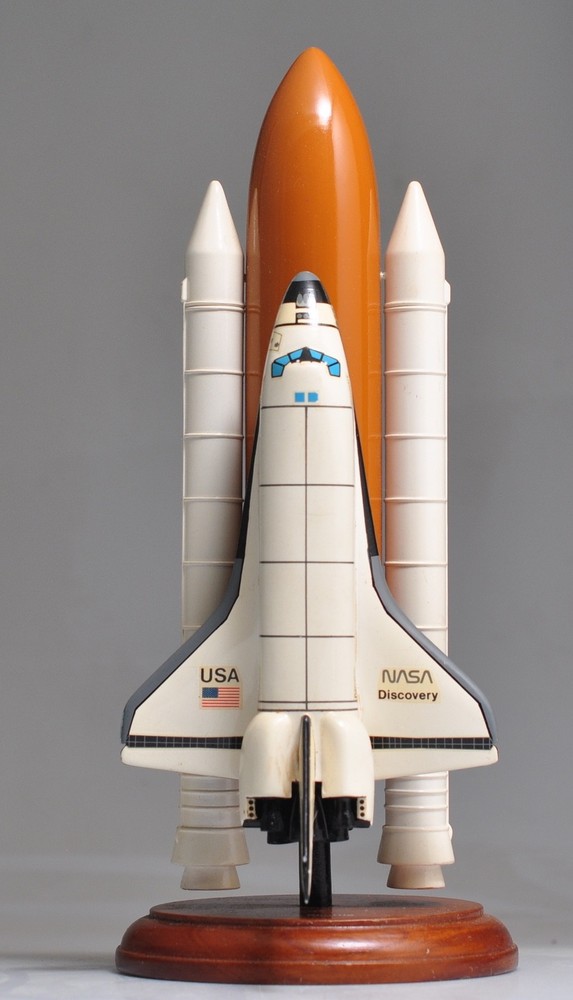 NASA Discovery Space Shuttle 1/200 Scale Diecast Model- w/stand-