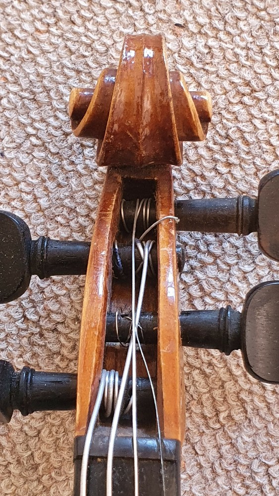 Beautiful old 3/4 Violin with a beautiful flamed back!