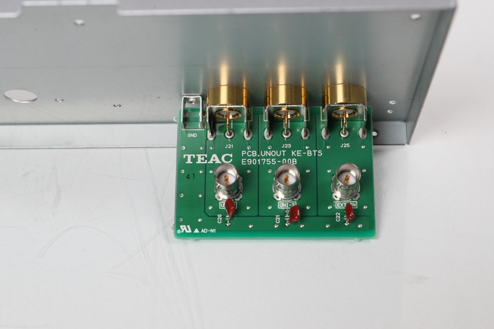 Esoteric G-0s Rubidium Master Clock Rear Panel with BNC Board E901755-00B