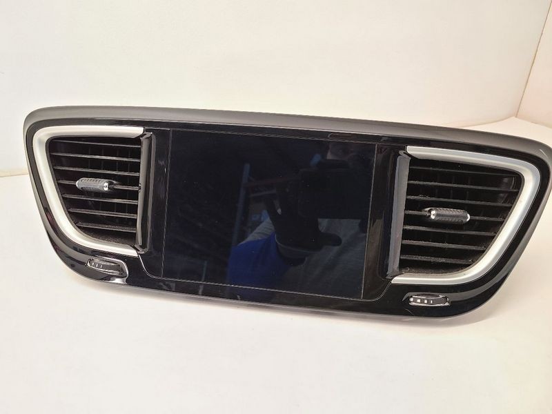 2017 Chrysler Pacifica Front Info Screen Radio GPS Display Screen OEM