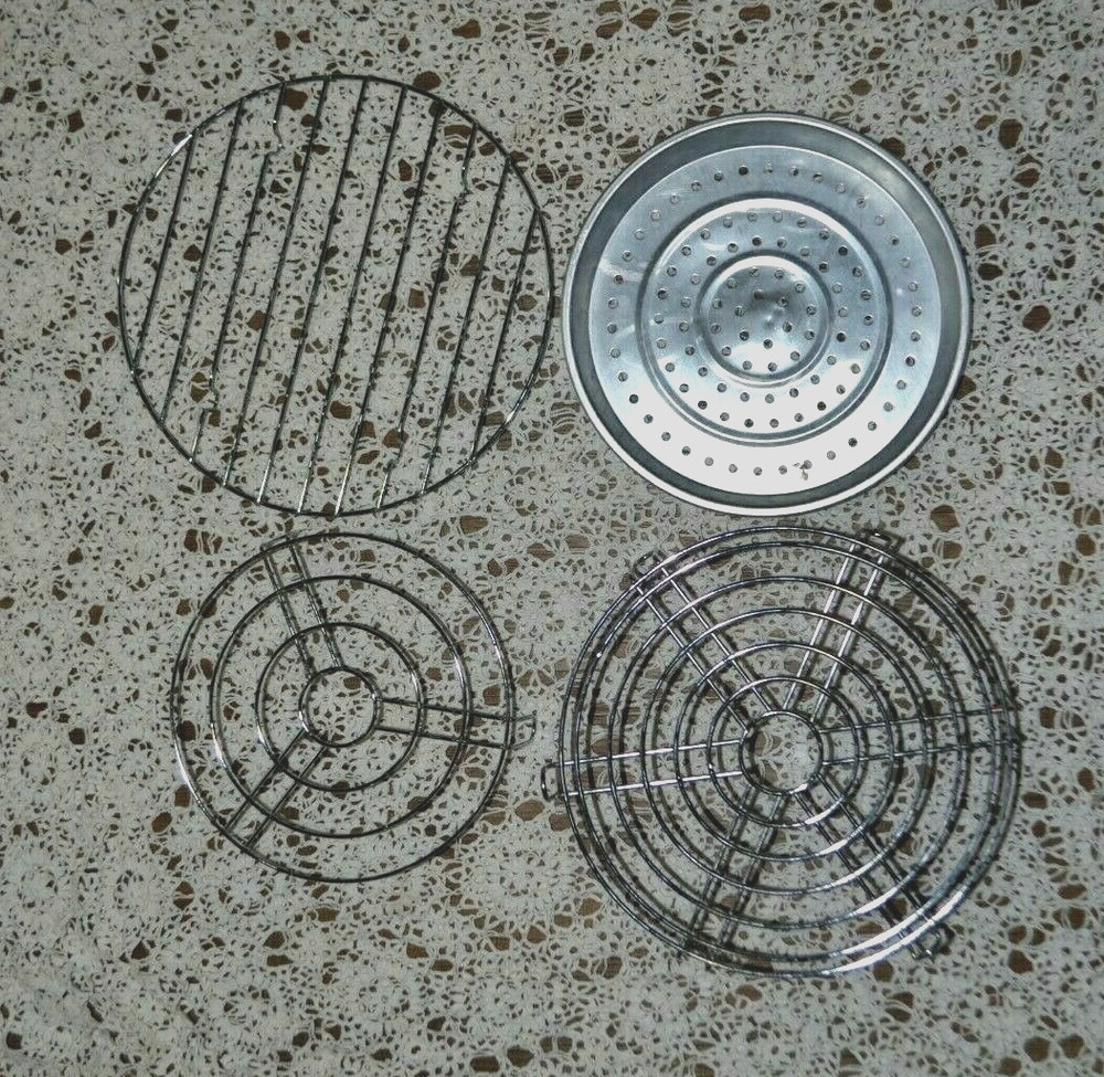 Set of 4 Galloping Gourmet Replacement Wire Racks & Pan
