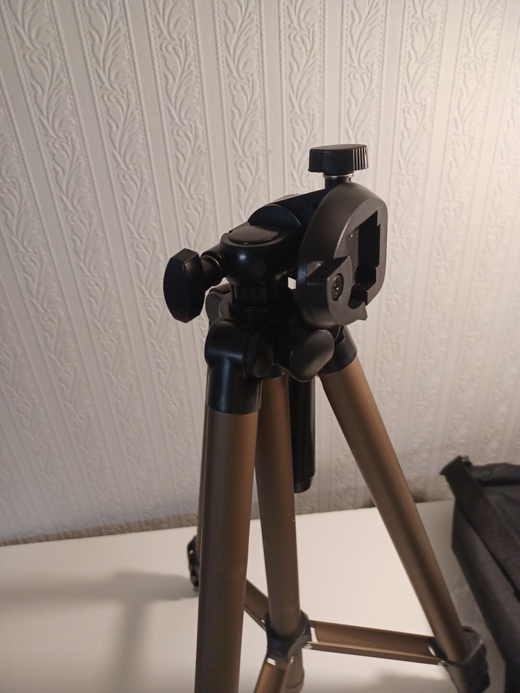 Amazon Basics Tri Pod 45 Inches New No Tags With Bag