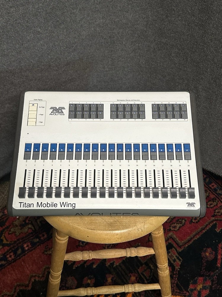 Avolites Quartz Lighting Console Controller , Titan Moble Wing, Road Case, Bag