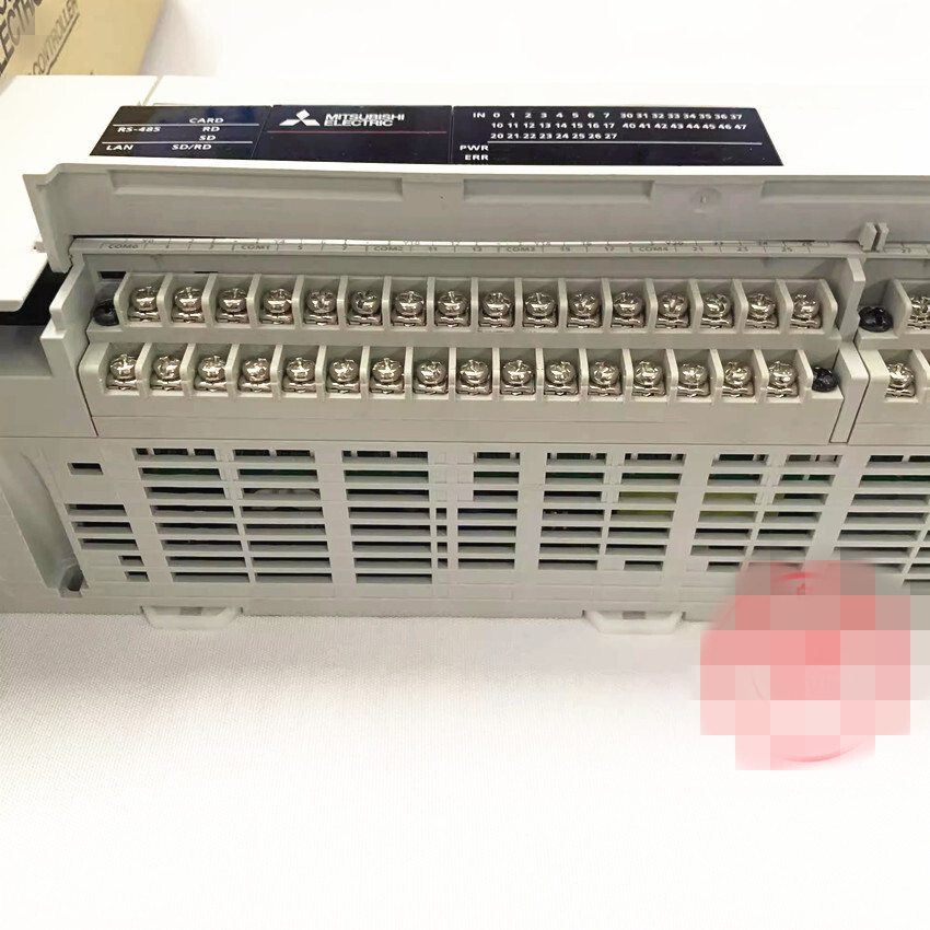 1pcs Mitsubishi PLC Module FX5U-80MR/ES
