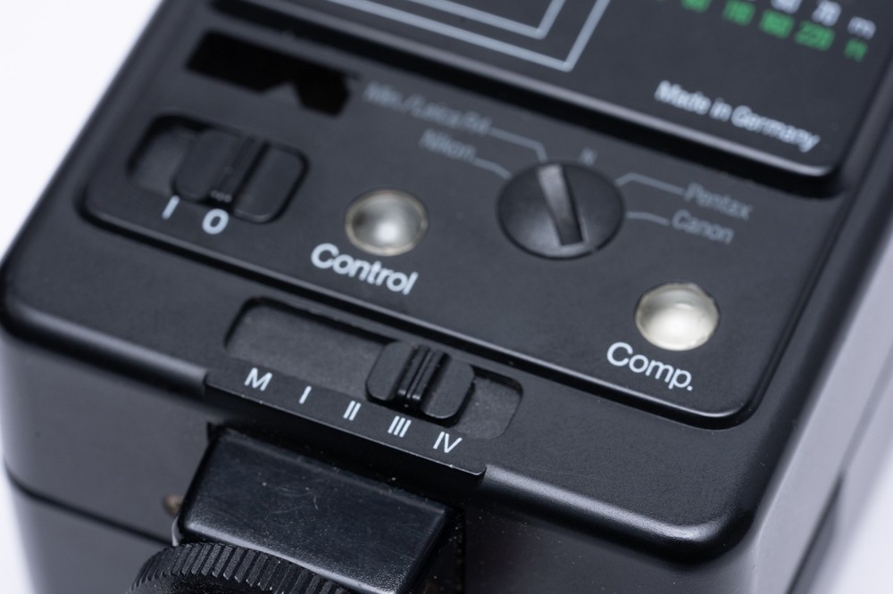 Regula Variant 736-1 MC Auto Thyristor Flash – Vintage Camera Flash