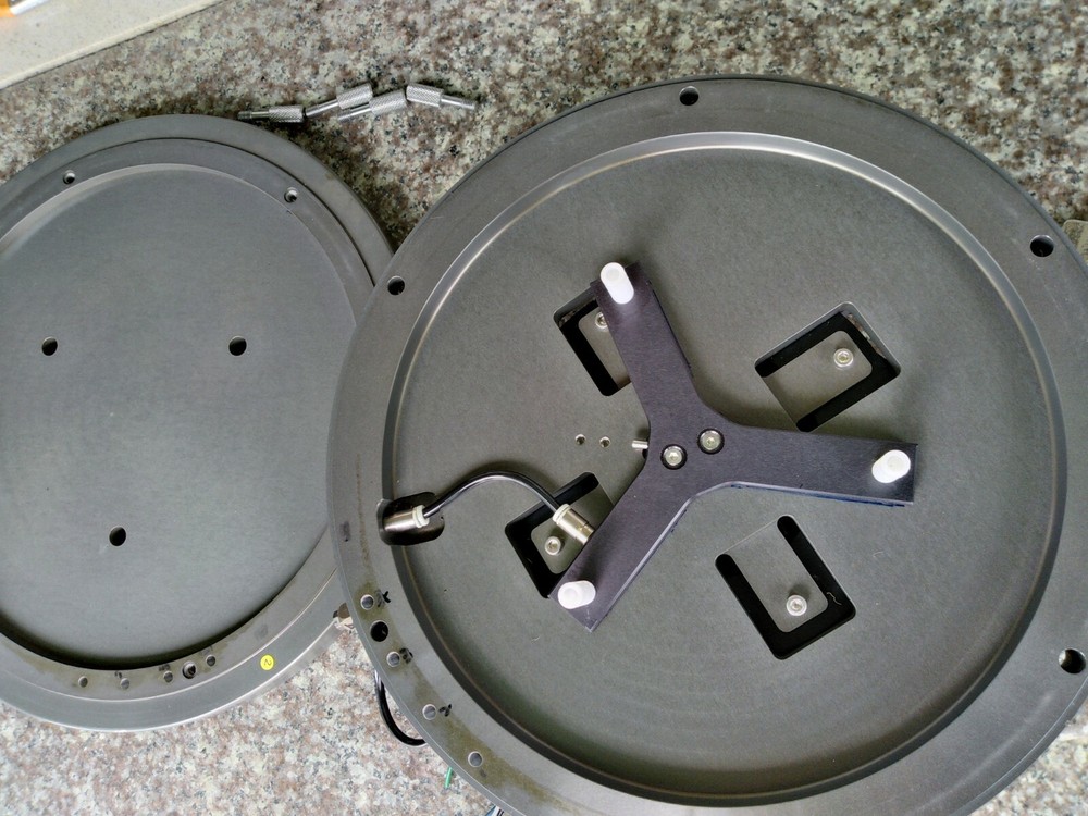 LARGE 31cm TURNTABLE with vacumm table