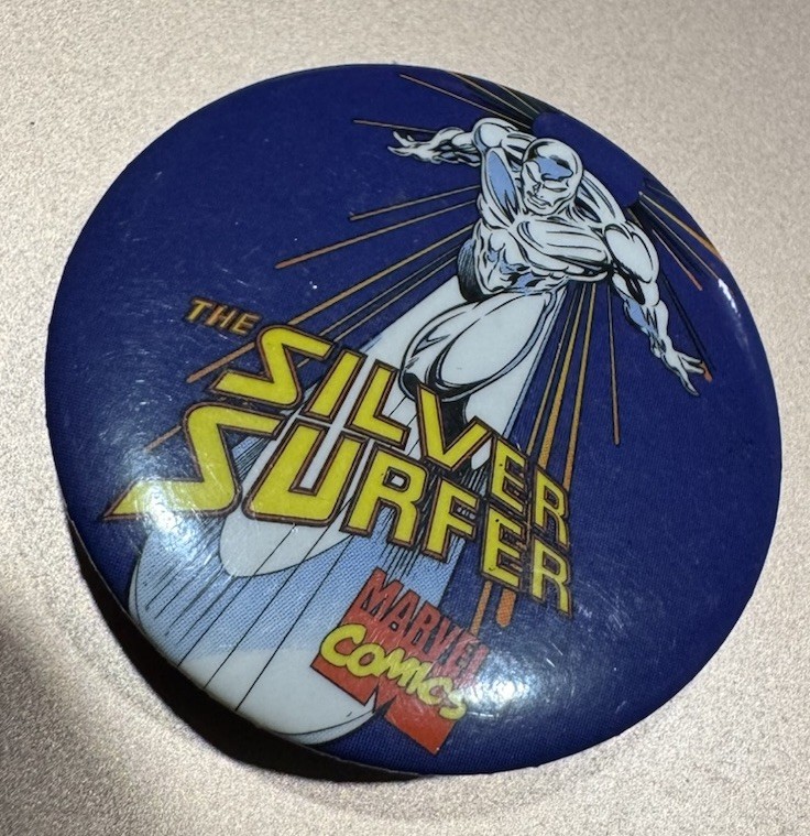 1996 MARVEL COMICS  PIN BUTTON ROUND 1 3/4 INCH SILVER SURFER #1141