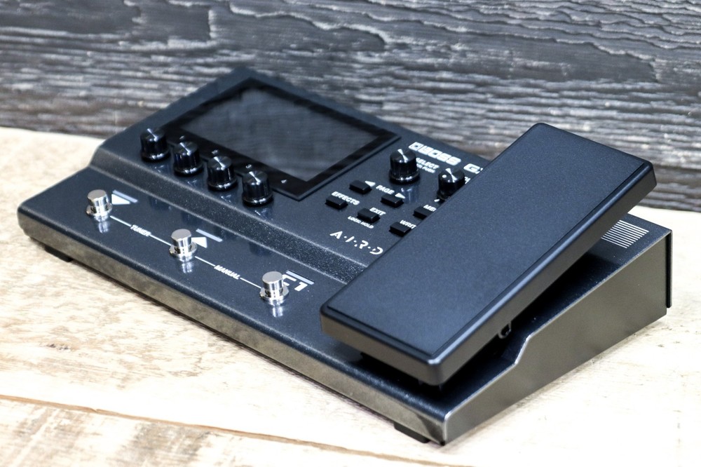 Boss GX-10 Guitar Effects Processor Compact Guitar & Bass Amp/Effects Processor