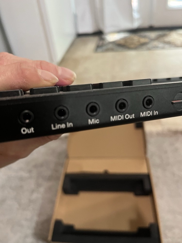 *MINT* Polyend Tracker Sequencer sampler MIDI workstation wavetable synthesis