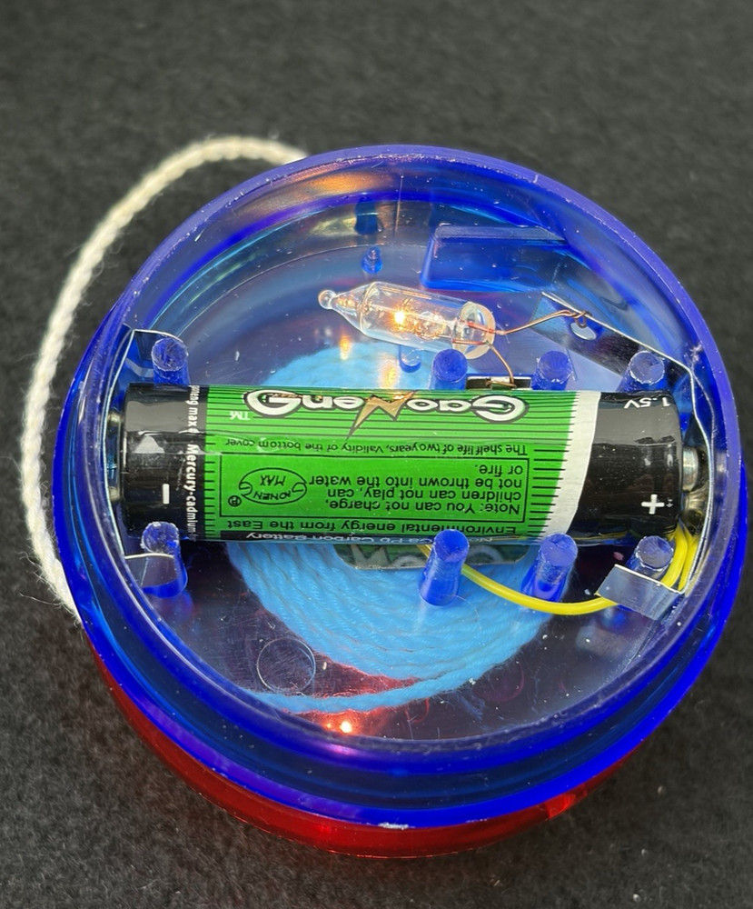 Vintage Light Up Yo-Yo, Red / Blue - Tested And Working