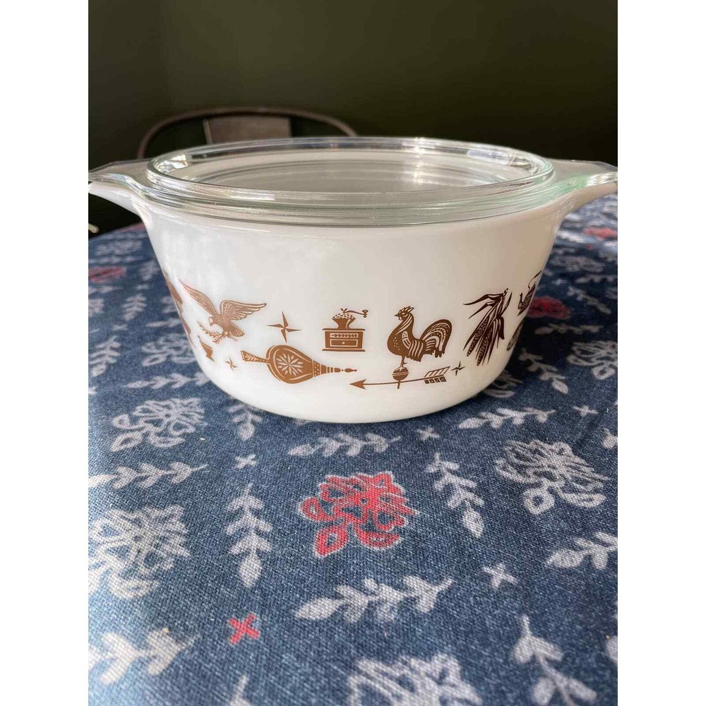 Pyrex early American casserole dish with lid 474
