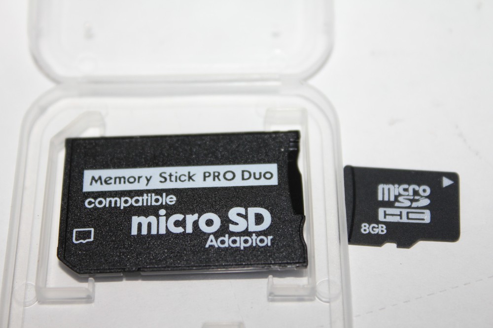 1pcs 8GB Generic MICRO SDHC +sony pro duo ADAPTER+miCRO sd  ADAPTER  + cases
