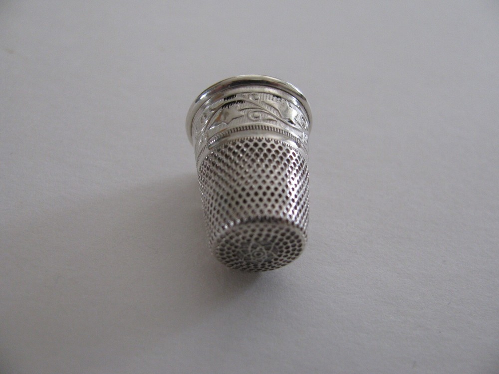 VTG / ANTIQUE FANCY STERLING THIMBLE SCRIPT BASE GERMANY MADE / NICE