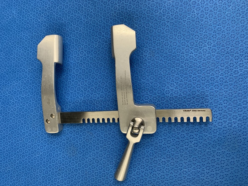 V. Mueller CH-1287 Retractors