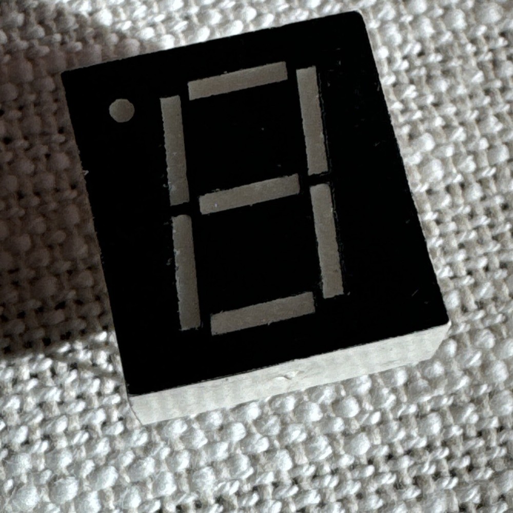 7 Segment Display - 10 Pin  - Black Surface - 10 Pins