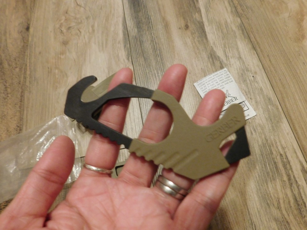 GERBER COYOTE STRAPS CUTTER NEW