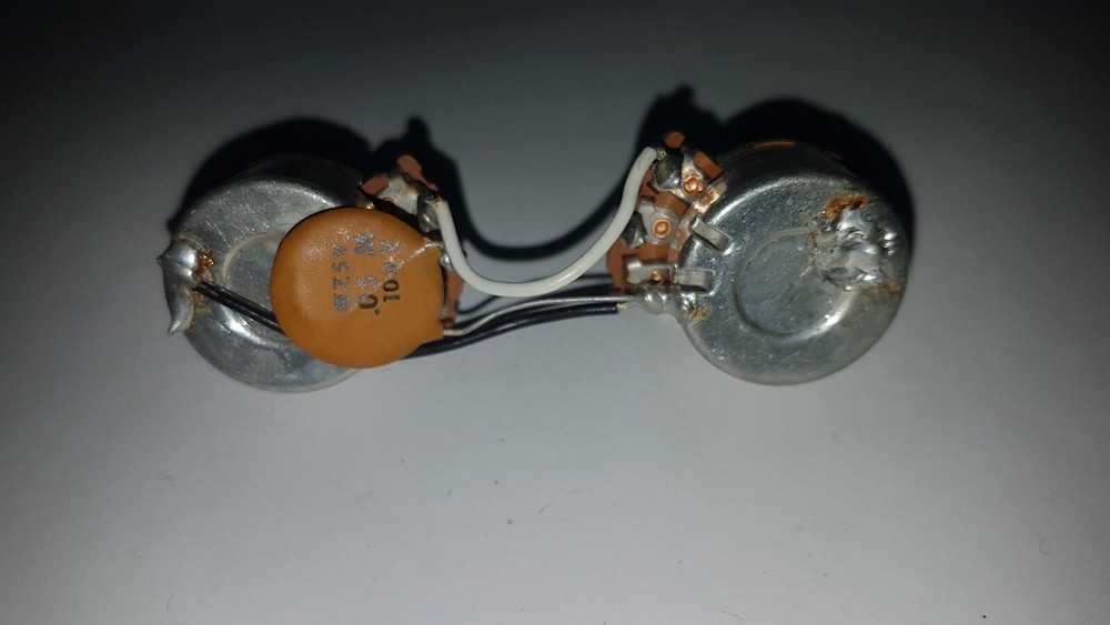 1982 FENDER LEAD POTS USA