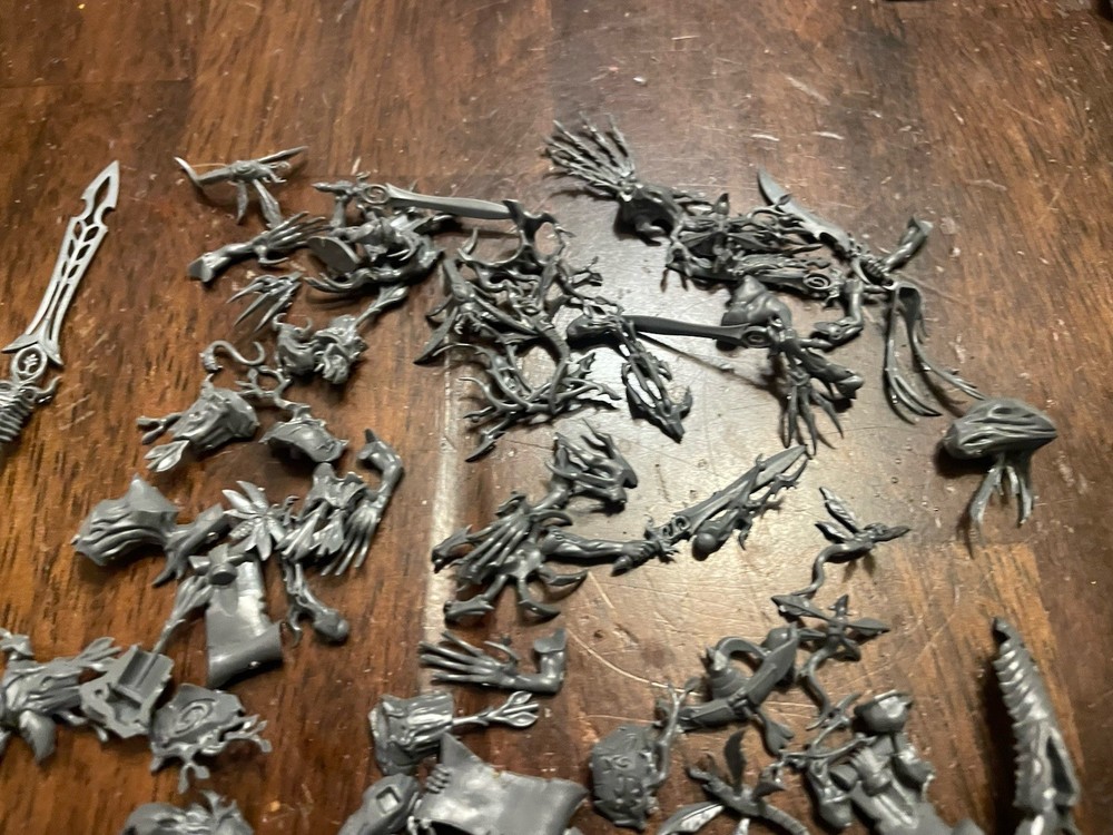Sylvaneth - Kurnoth Hunters - Greatswords Arms Shoulders + Bits. S2￼