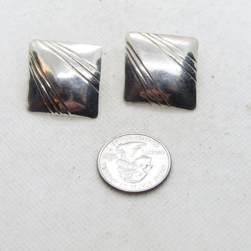 Beautiful Sterling Silver 925 Etched Shield Post Earrings K3856