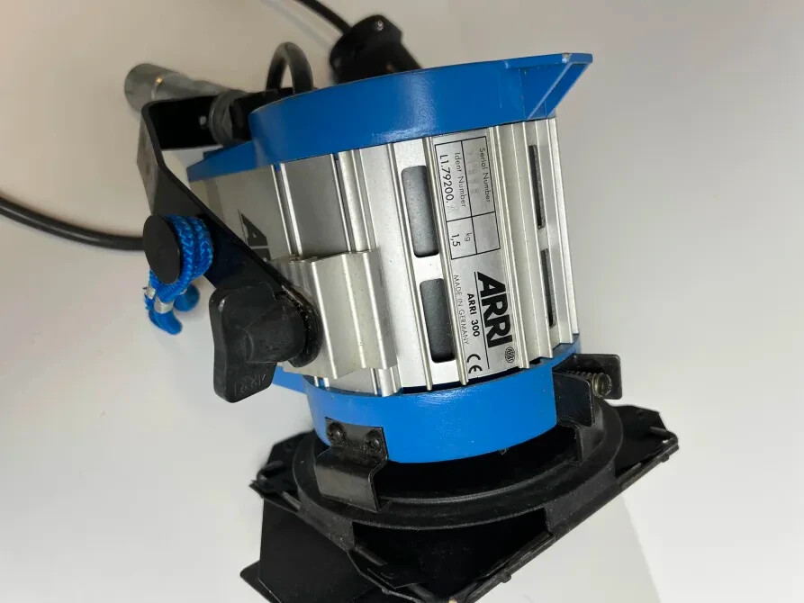 Arri 300 Plus Studio Light With Barn Doors & Bulb