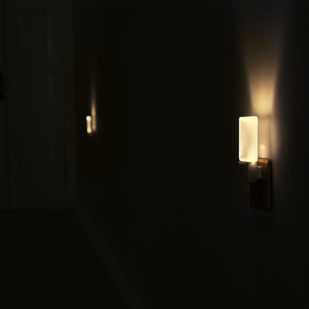 DEWENWILS 4 Pack Plug-in LED Night Light Light Sensor Automatic On Off Nightligh