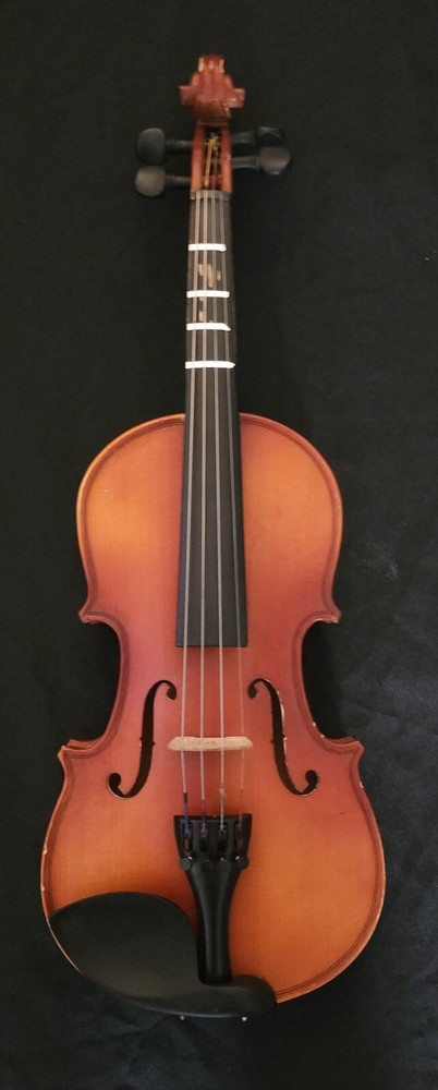 UNBRANDED 1/4 SIZED VIOLIN WITH CASE & BOW *PRE-OWNED*