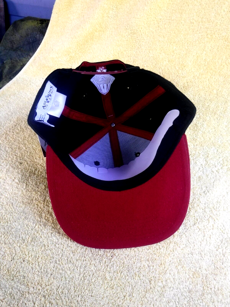 NEW W/ TAGS! VINTAGE ASSASSINS CREED EMBROIDERED FRONT & BACK SNAP BACK CAP HAT!