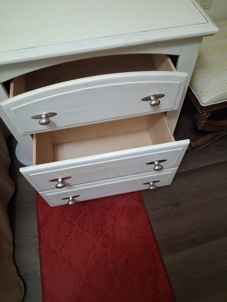 vaughan bassett Night Stand Cabinet EXELLENT CONDITION!