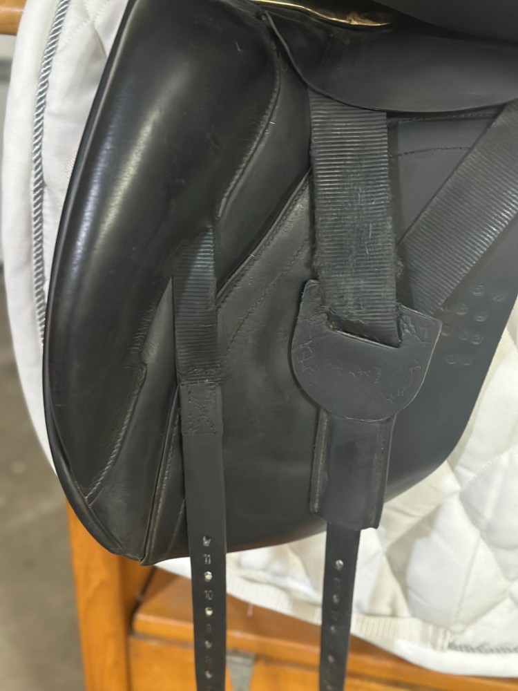 Hulsebos Saddles 2011 Black w/gold piping 17'5 Med Tree Impulse