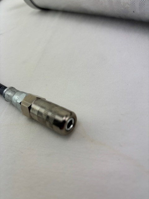 Pneumatic grease gun