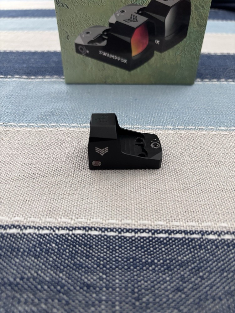 Swampfox Sentinel 1x16 Micro Red Dot Sight w/ Mount & Accessories