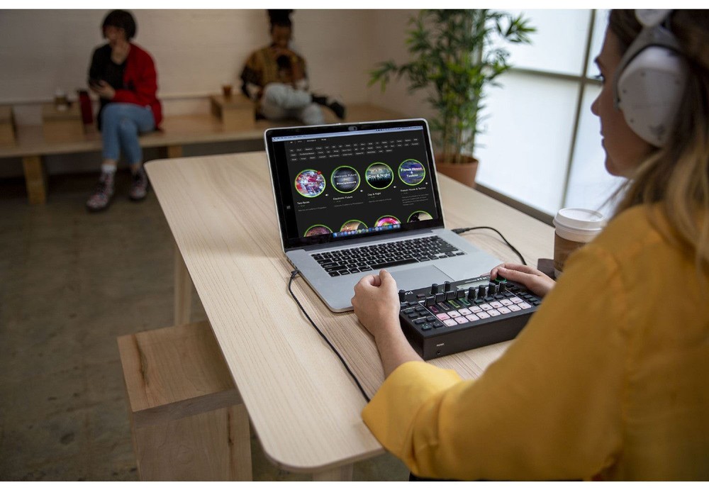 Roland MC-101 Groovebox