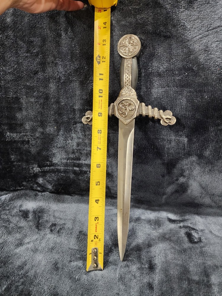 Celtic Knot Dagger martial arts swords