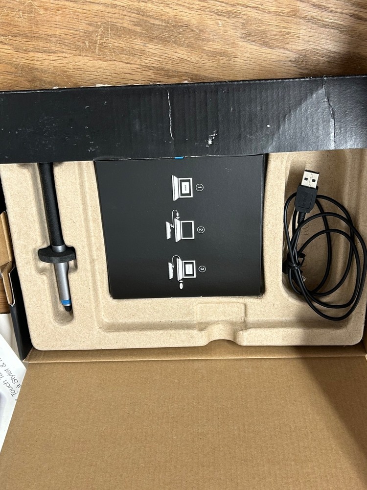 OPEN BOX Wacom CTH-480 Creative Intuos Pen & Touch Small Tablet Multi Touch
