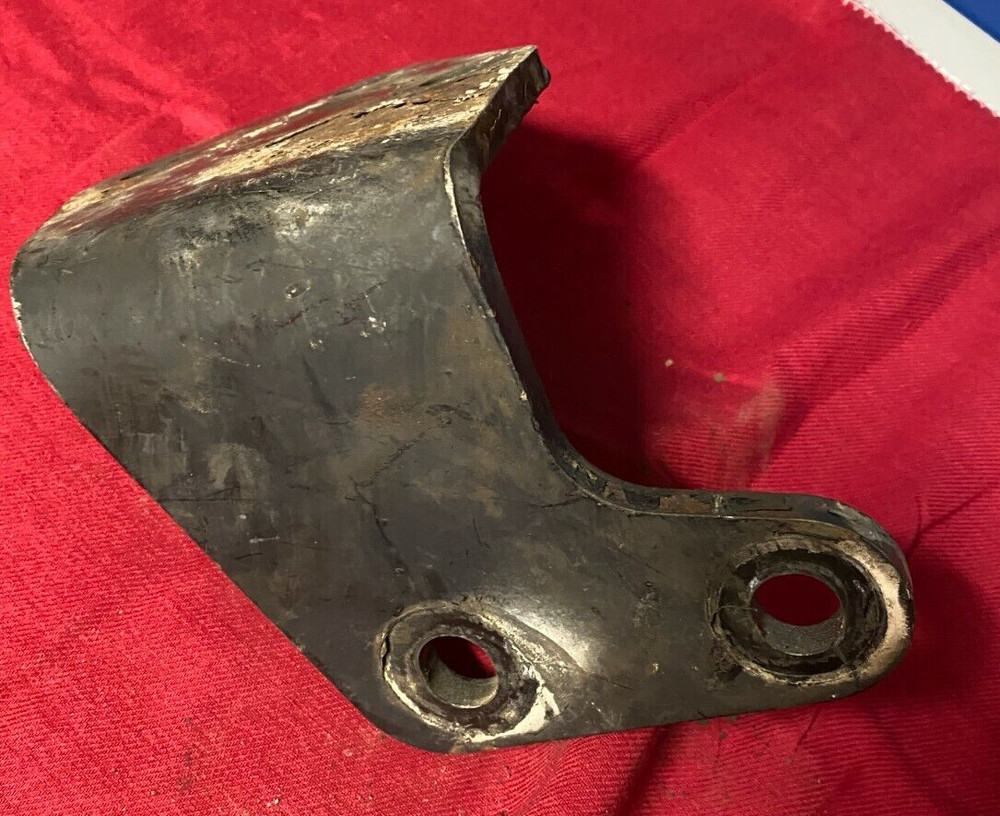 PACCAR MOUNT BRACKET SUPPORT A11 1637