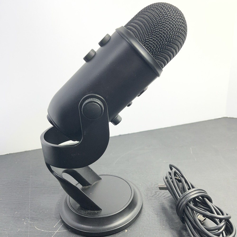 Blue Yeti Professional Multi-Pattern Black USB Condenser Microphone. E #1160