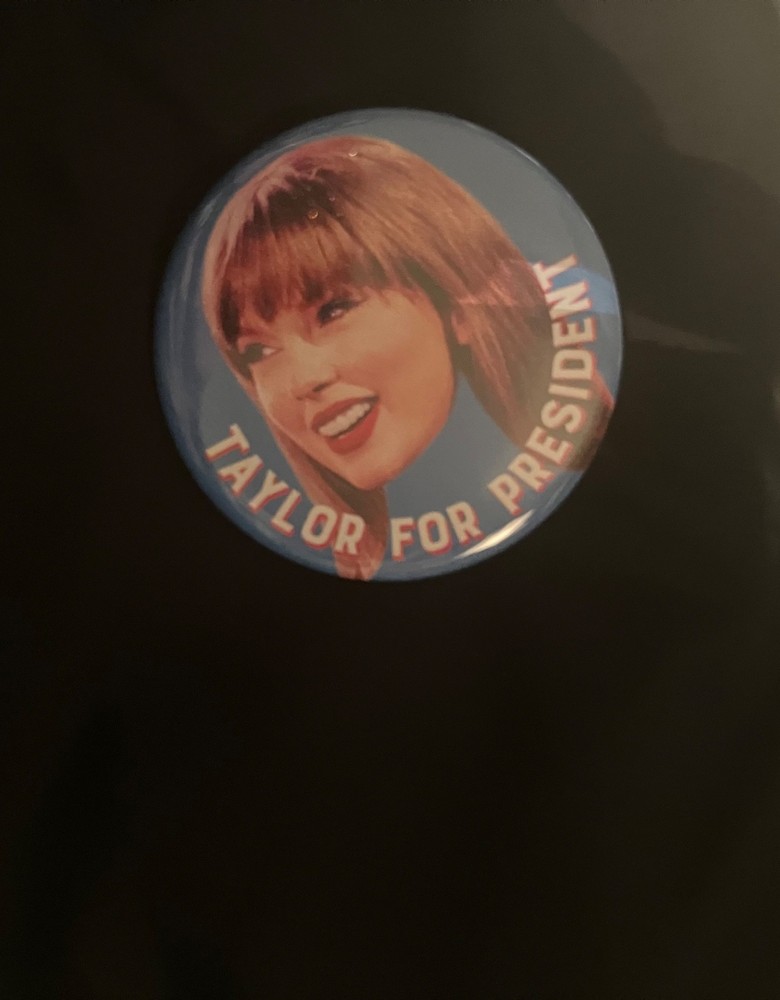 taylor swift button budge