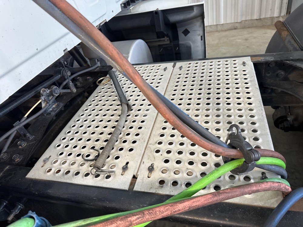 International LT 29 x 30 Deckplate - Used