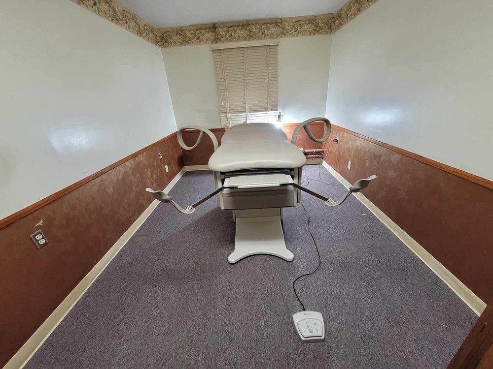 Brewer 6001 High Low Exam Table