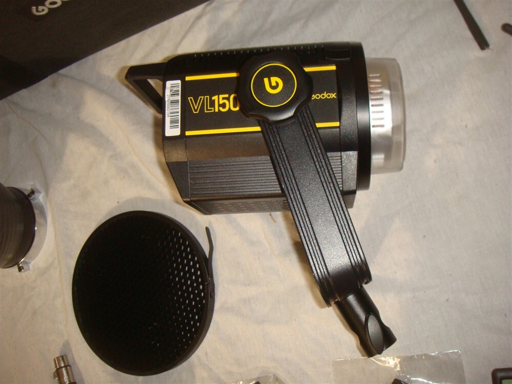 GODOX VL150 150 WATT LED VIDEO LIGHT W CASE/REFLECTOR/CONTROLLER/ADAPTER/REMOTE