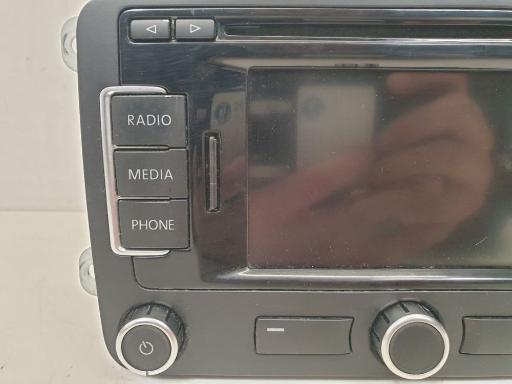 Radio/Navigation System Combination This radio requires a CODE, CODE