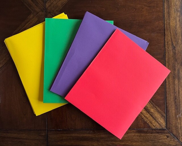 (20) 2-pocket colored folders