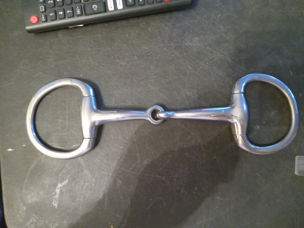 used Stubben eggbutt snaffle bit 5 in mouth