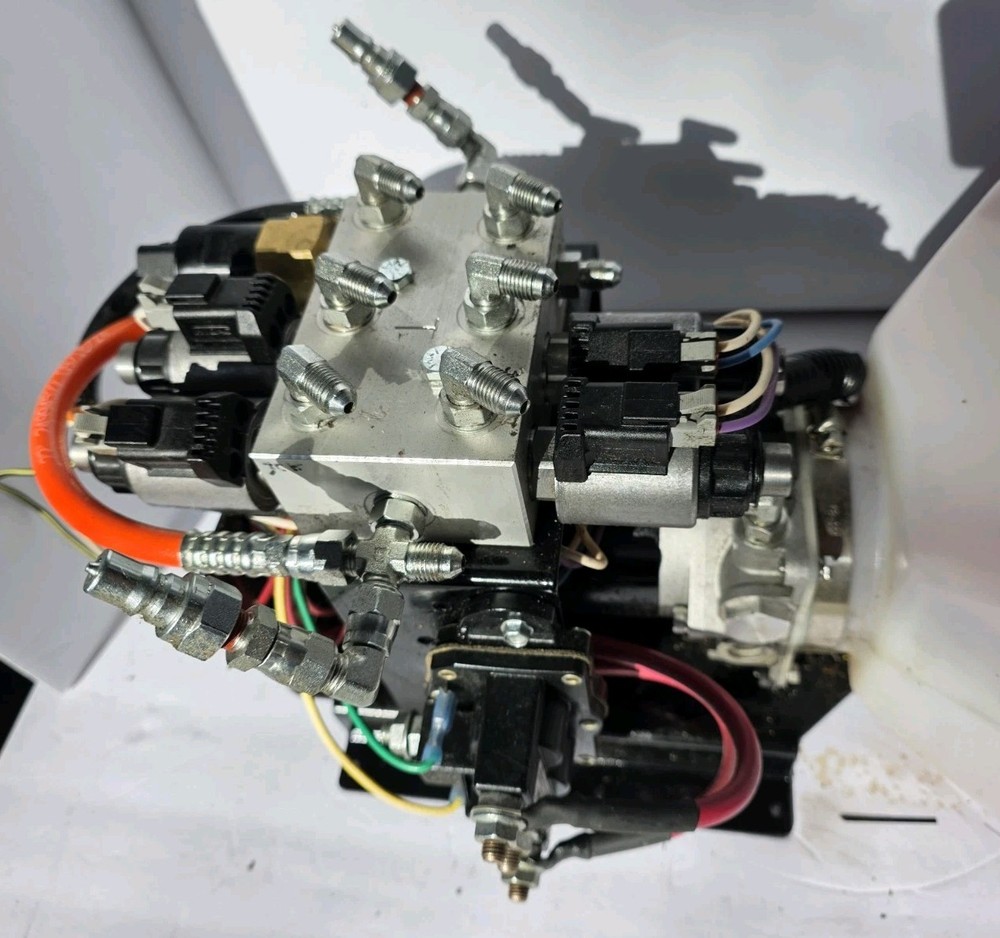 Lippert LCI 433523 Unidirectional Hydraulic Pump 7 Quart Slide Out & Leveling