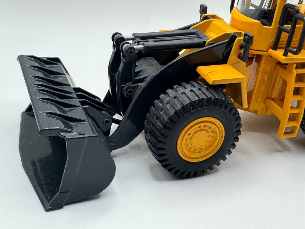JOAL COMPACT VOLVO BM L330C BTP LOADER 1:50 CONSTRUCTION
