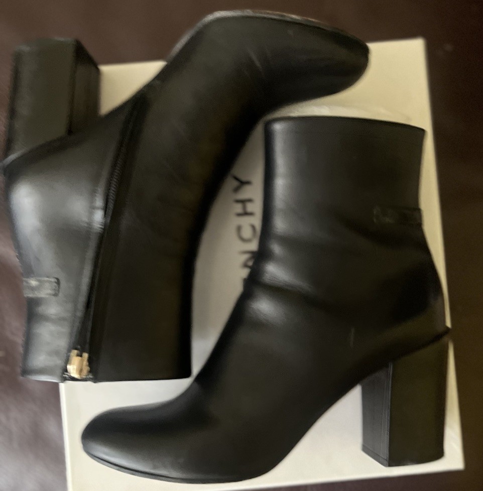 Givenchy Black Round Toe Ankle Boots 39 Retail $1095
