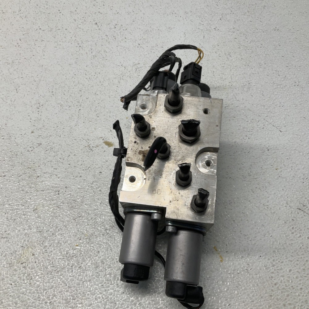 2007 BMW X5 (E70) 4.8L V8 ENGINE DYNAMIC DRIVE HYDRAULIC VALVE BLOCK w/ BRACKET