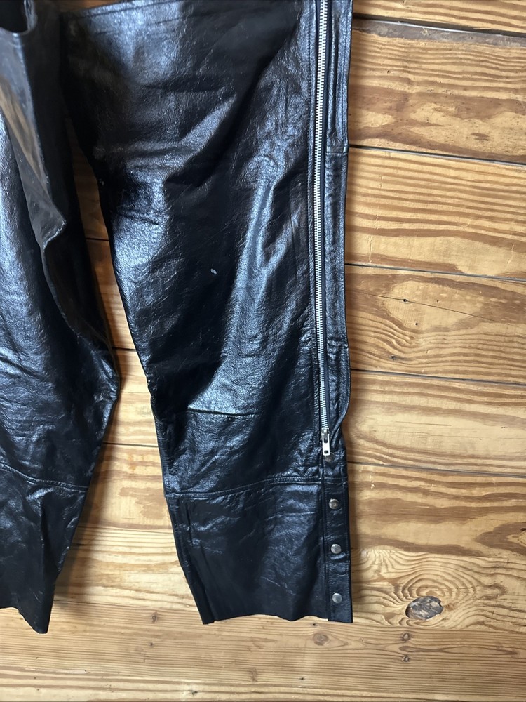 Chaps leather new tag men’s large diamond plate leather Read description