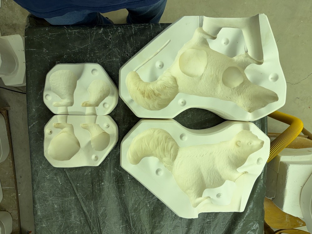 VINTAGE SCIOTO CERAMIC MOLD #S-2088 A & B LARGE SKUNK